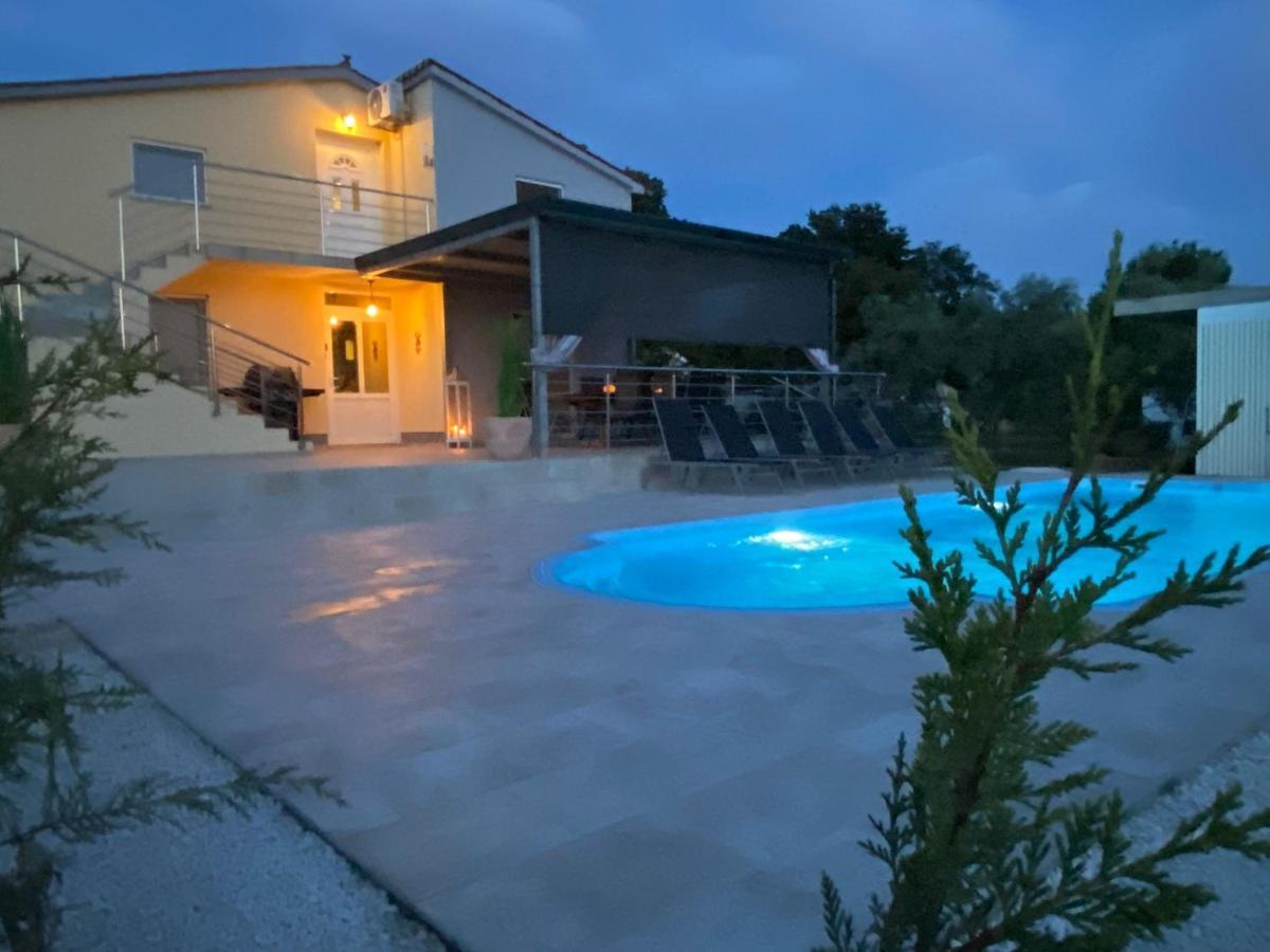 Aleya FERIENHAUS mit Pool Medulin Dış mekan fotoğraf